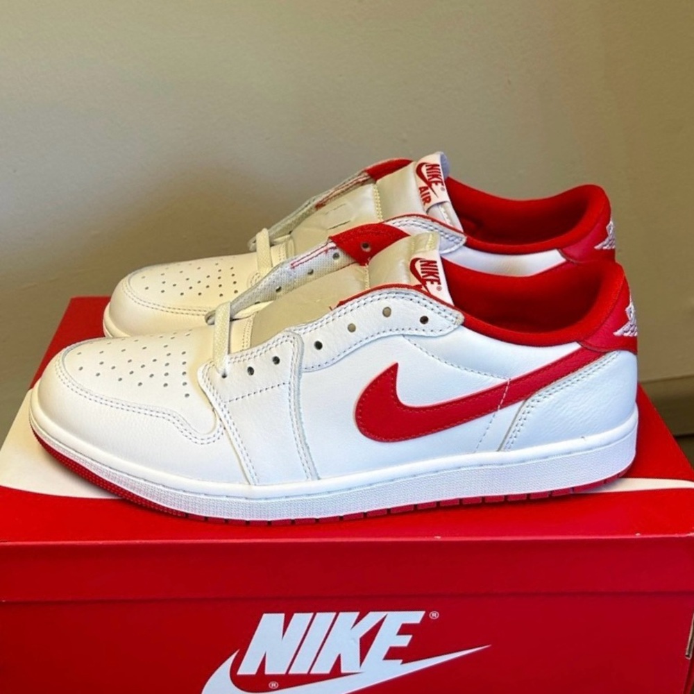 Jordan one low OG university red
